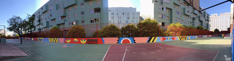 mural izas azulpatio ceip eduardo rojo patio panorámica