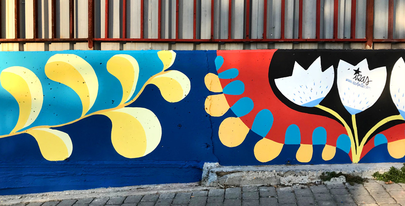 mural izas azulpatio ceip eduardo rojo fachada detalle 10