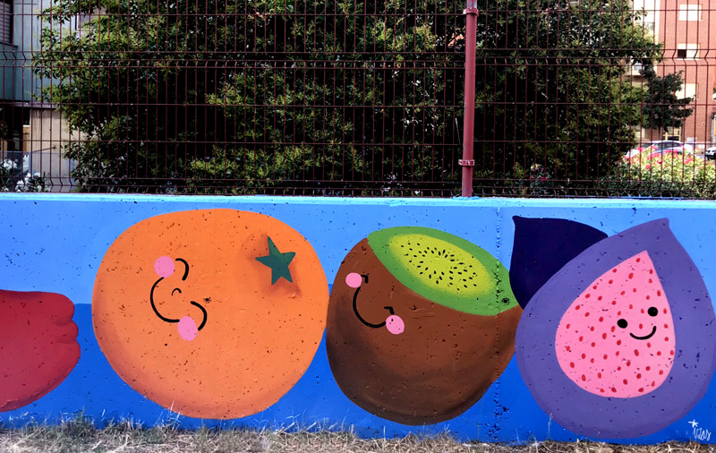 mural izas azulpatio ceip eduardo rojo huerto kiwi