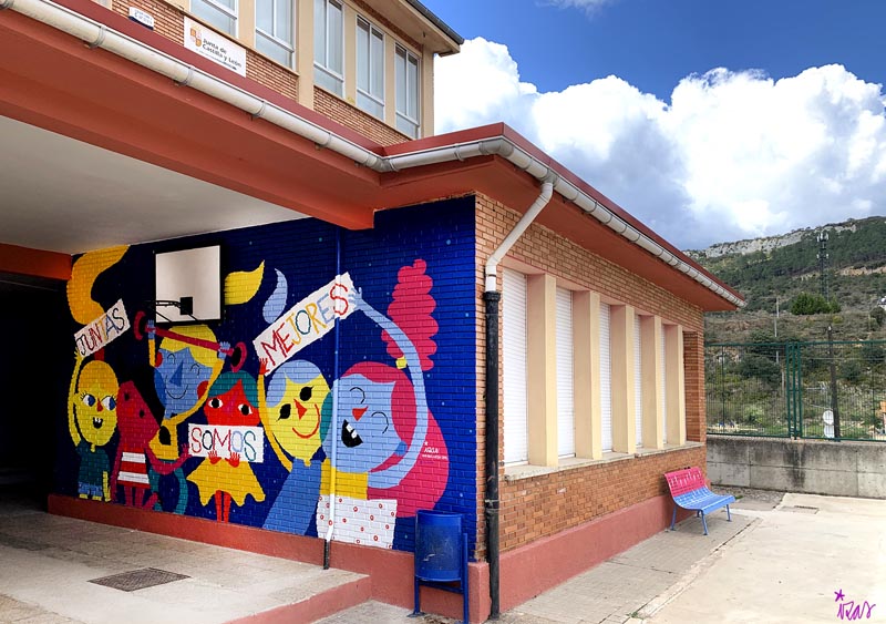 mural izas azulpatio CEIP San Salvador juntas mejores pano 2