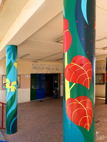 mural izas azulpatio ceip revello de toro columnas detalle 6