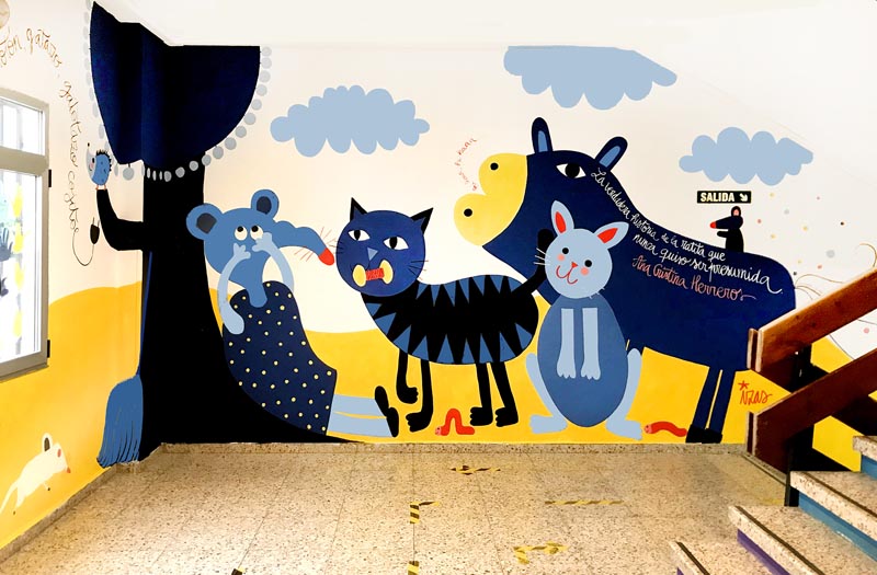 mural izas azulpatio dibujando la palabra ceip san miguel villablino pano 3