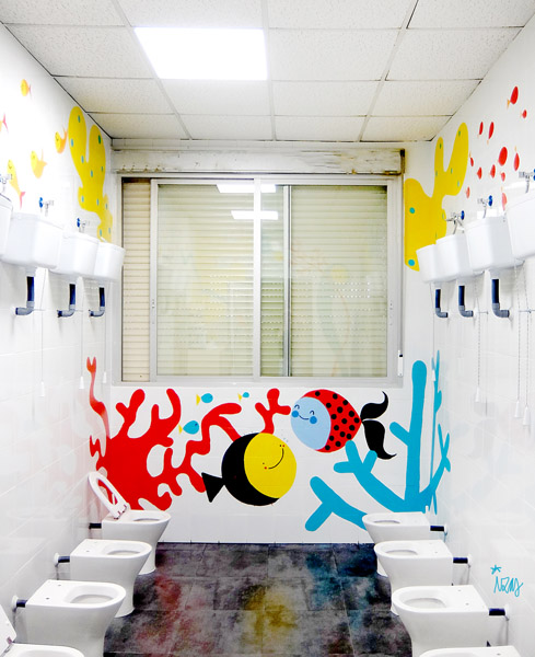 mural izas azulpatio CEIP Edardo Rojo baños infantil 1