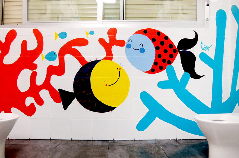 mural izas azulpatio CEIP Edardo Rojo baños infantil 4