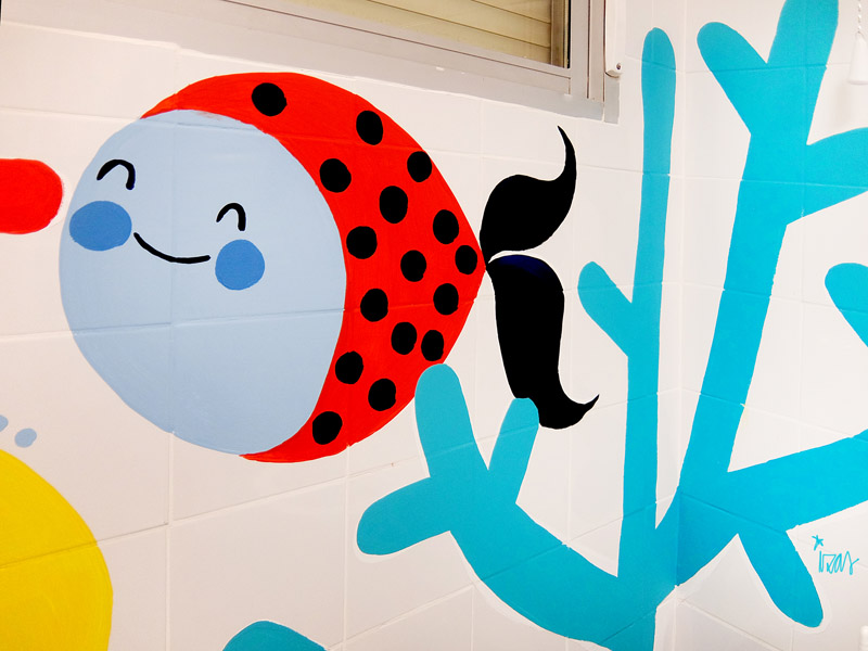 mural izas azulpatio CEIP Edardo Rojo baños infantil 8
