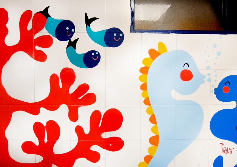 mural izas azulpatio ceip eduardo rojo baño infantil 9