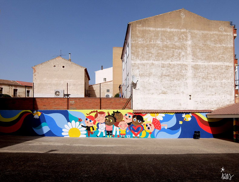 mural izas azulpatio Colegio San Miguel frente 1