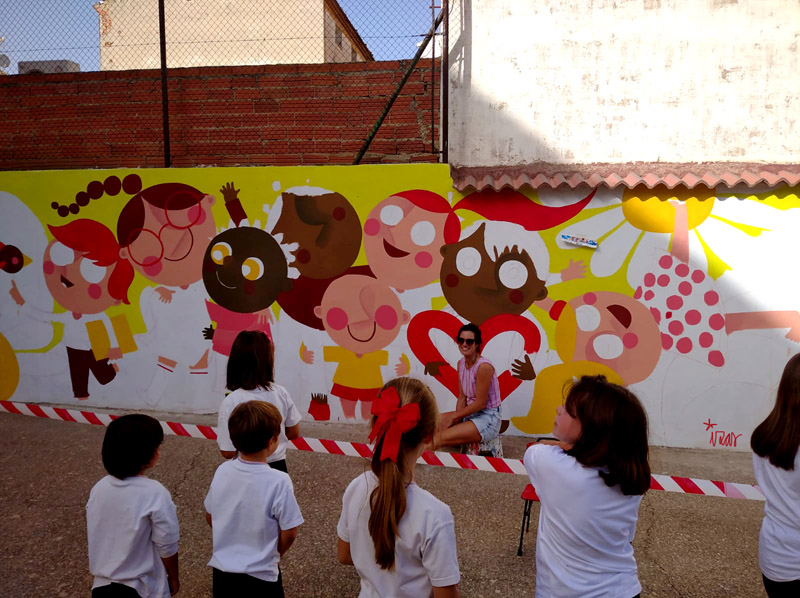 mural izas azulpatio Colegio San Miguel proceso 3