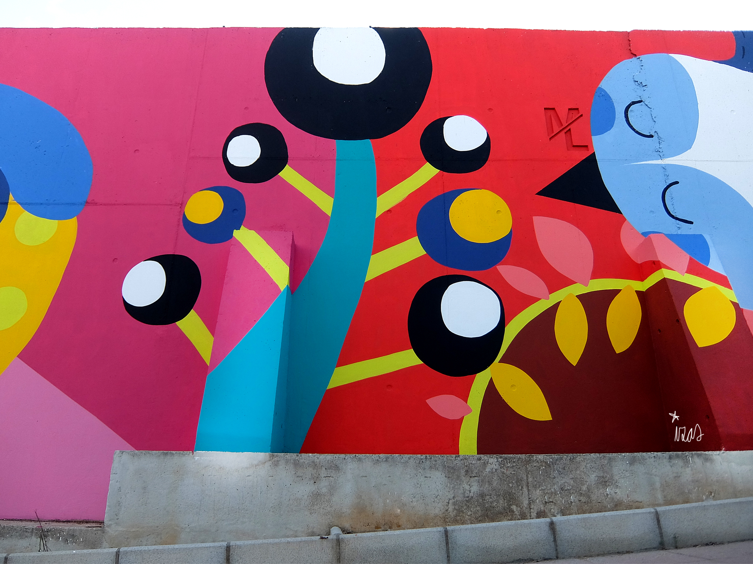 mural izas azulpatio ceip maicandil fachada detalle 10