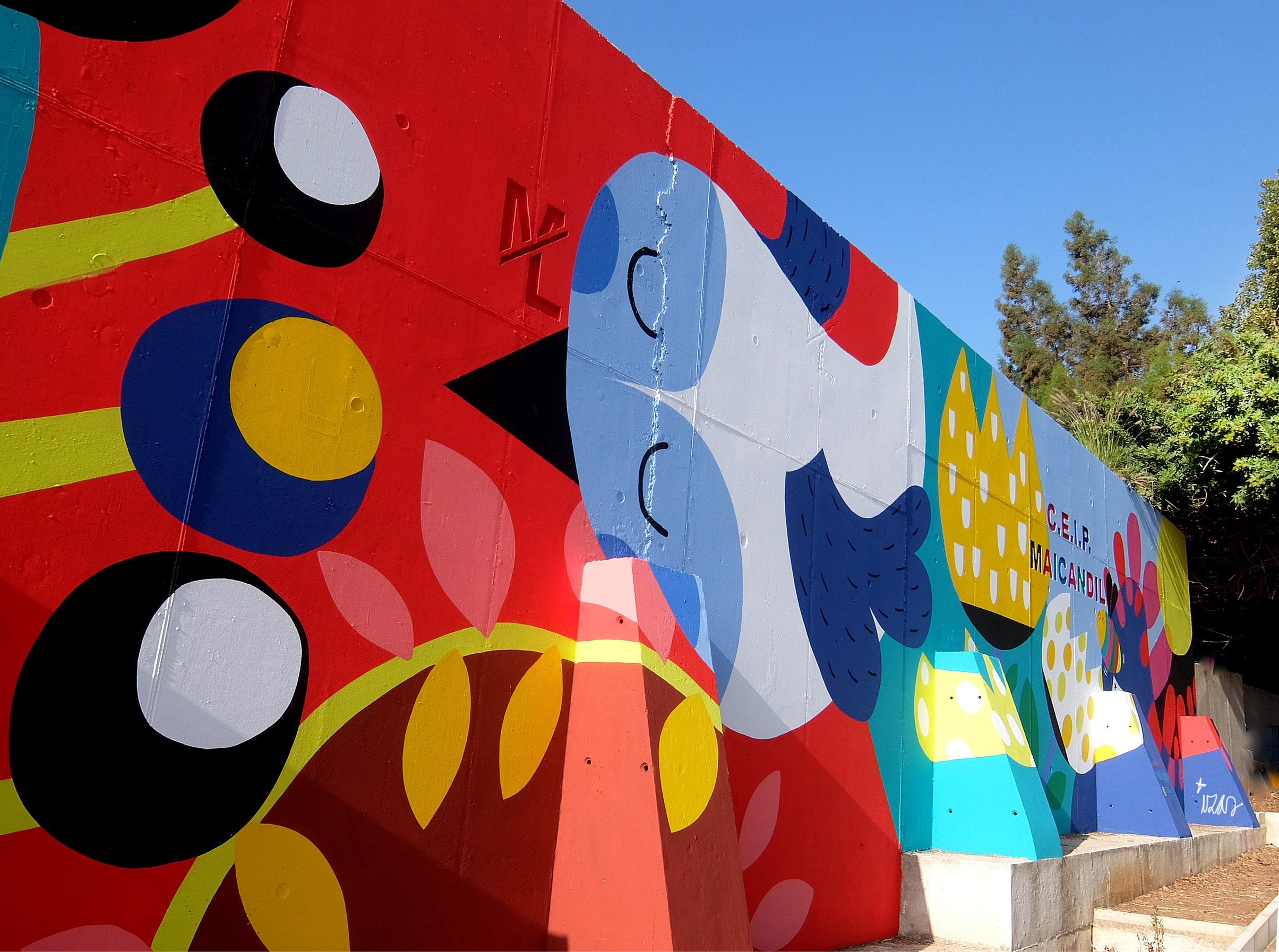 mural izas azulpatio ceip maicandil fachada detalle 30