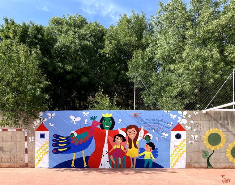 mural izas azulpatio dibujando la palabra CRA Alto Tiétar pano 4