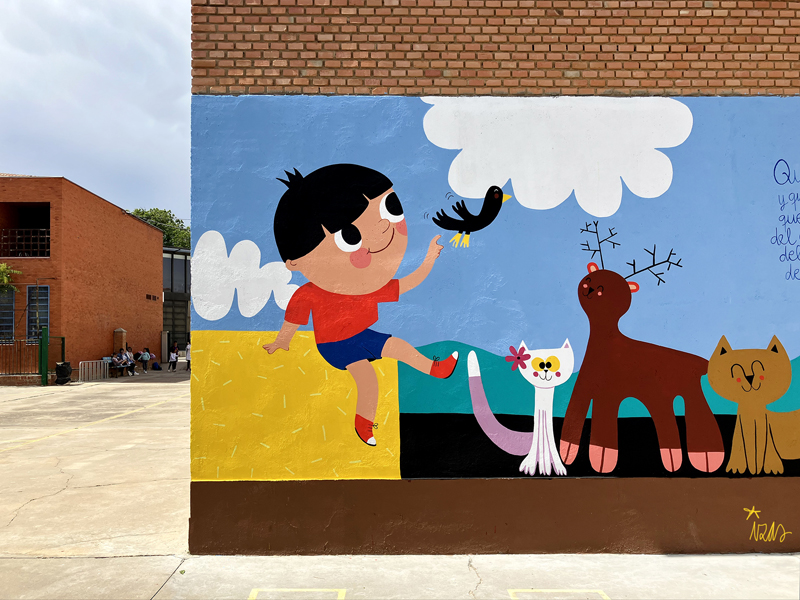 mural izas azulpatio dibujando la palabra CRA El Jalón pano 1